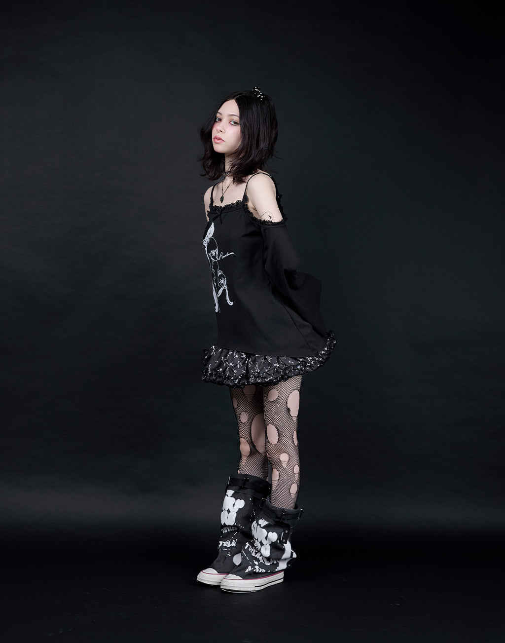 AVENCHUMU ERICO collaboration illustration flare sleeve top