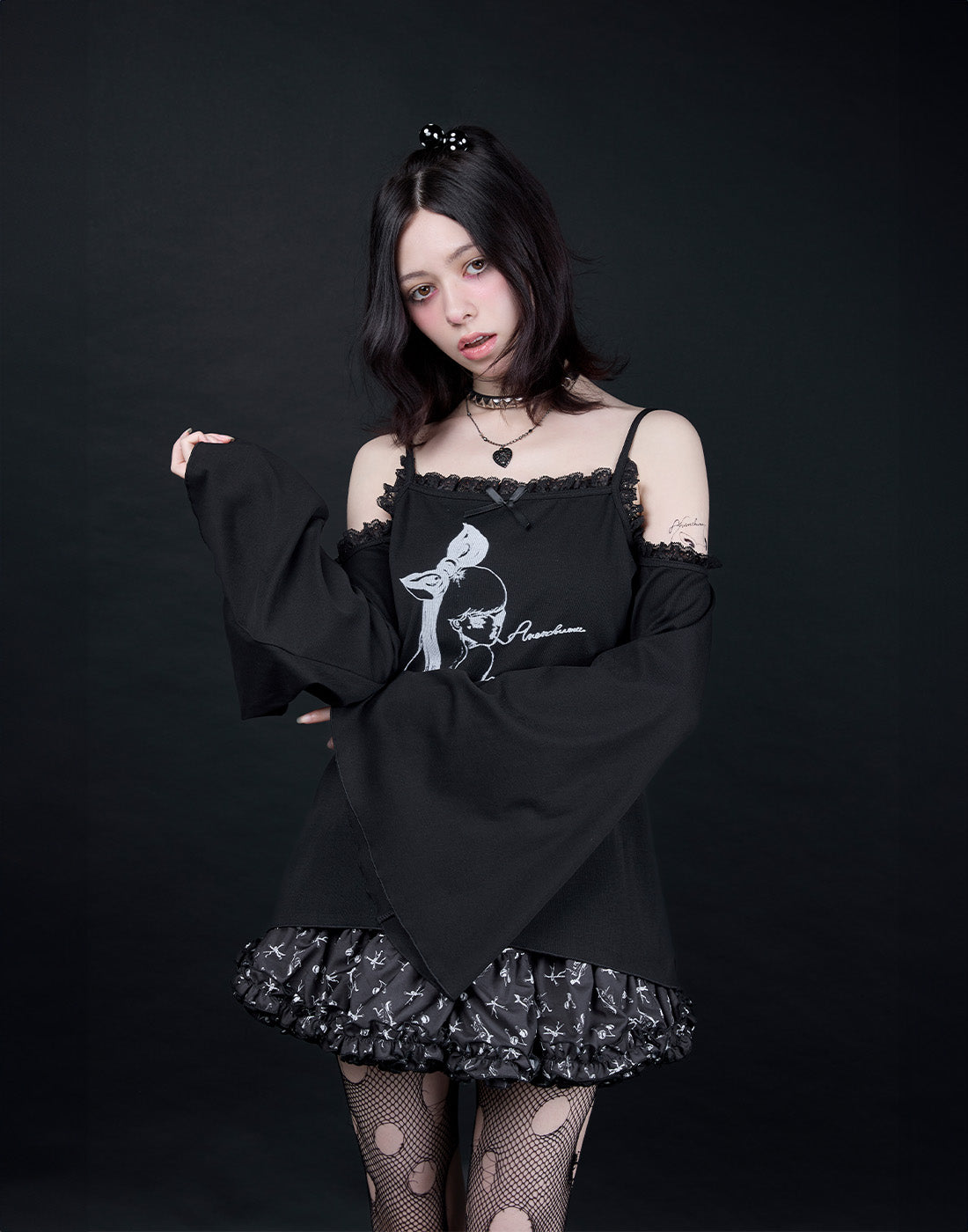 AVENCHUMU ERICO collaboration illustration flare sleeve top