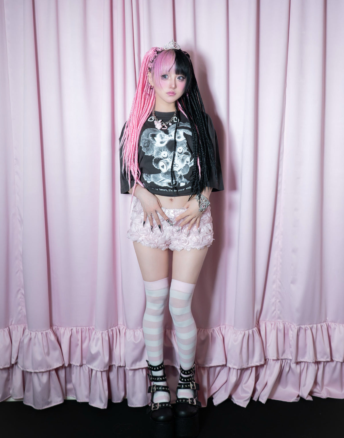 AVENCHUMU Rose short pants